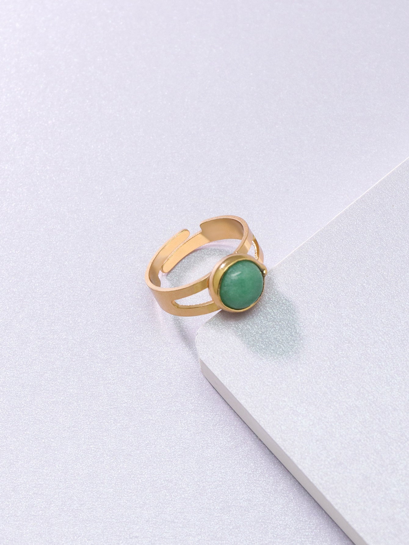 Green Natural Stone Inlaid Retention Copper-plated Gold Retro Personalized Ring